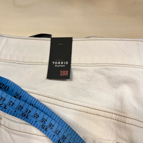 NWTTorrid High-Rise Ankle Crop Classic Denim in White - Picture 5 of 5